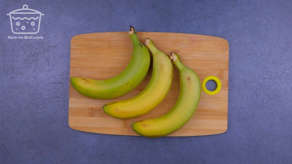 bananes sur la planche à découper